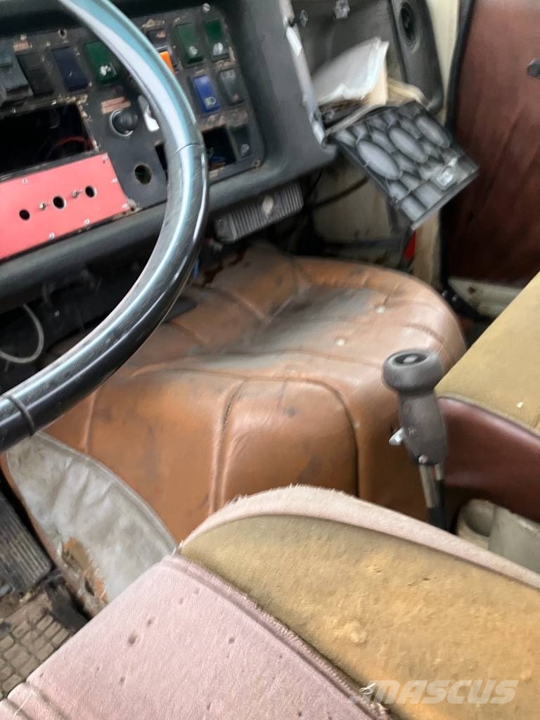 Volvo N 10 Savivarčių priekabų vilkikai