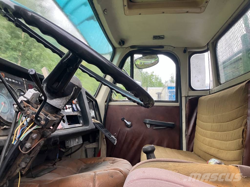 Volvo N 10 Savivarčių priekabų vilkikai