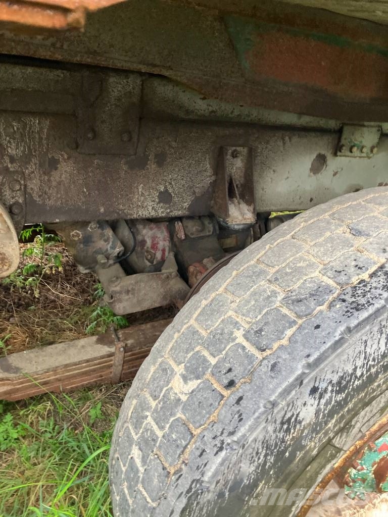 Volvo N 10 Savivarčių priekabų vilkikai