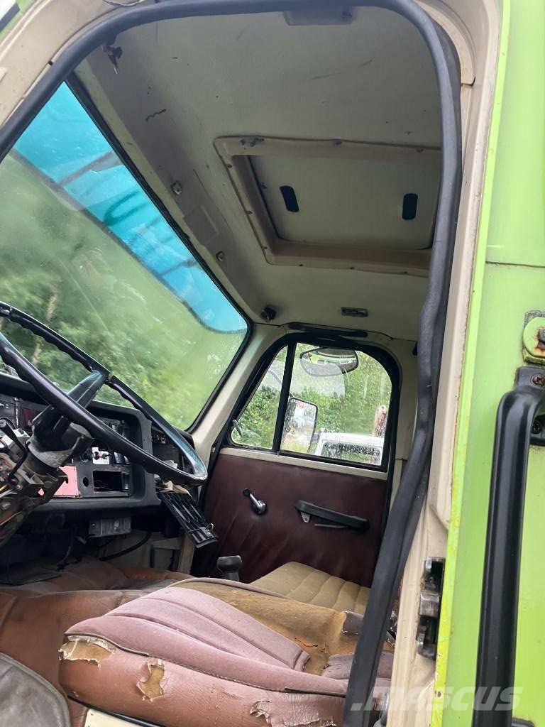 Volvo N 10 Savivarčių priekabų vilkikai
