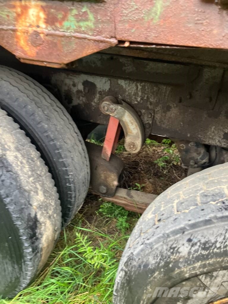 Volvo N 10 Savivarčių priekabų vilkikai