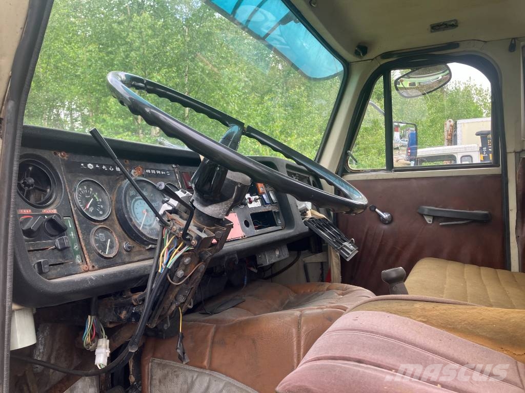 Volvo N 10 Savivarčių priekabų vilkikai