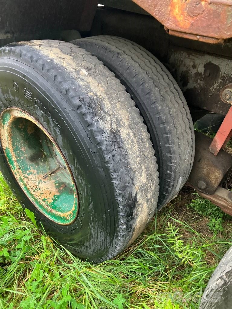 Volvo N 10 Savivarčių priekabų vilkikai