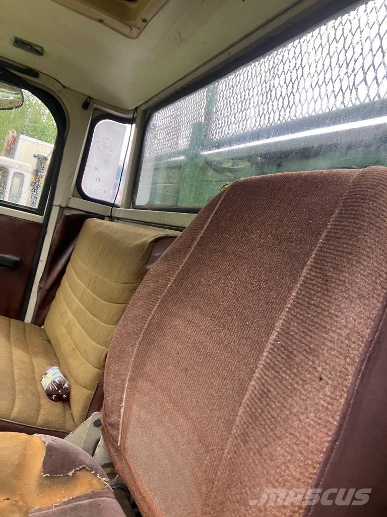 Volvo N 10 Savivarčių priekabų vilkikai