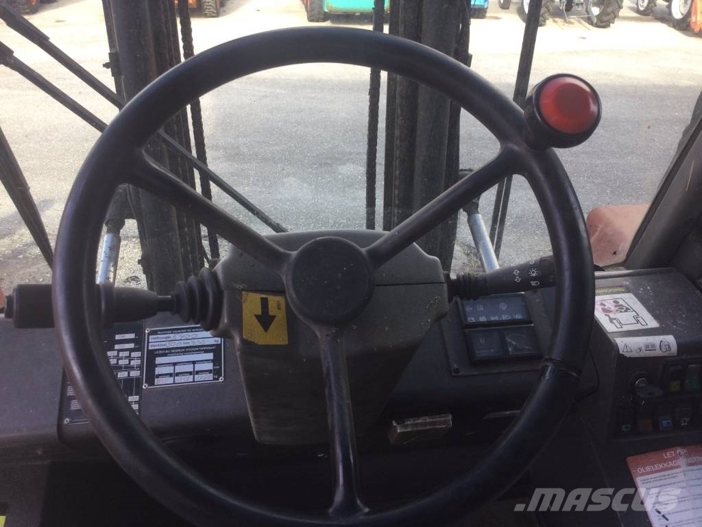 Manitou MC 30-4 Dīzeļa autoiekrāvēji