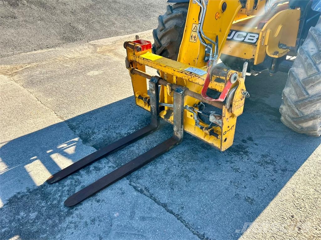 JCB 535-95 KUROTTAJA Teleszkópos rakodók