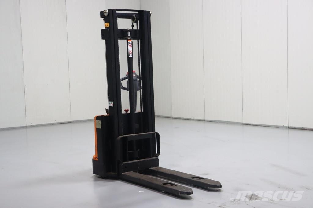 Hangcha CDD10-EMM Pedestrian stackers