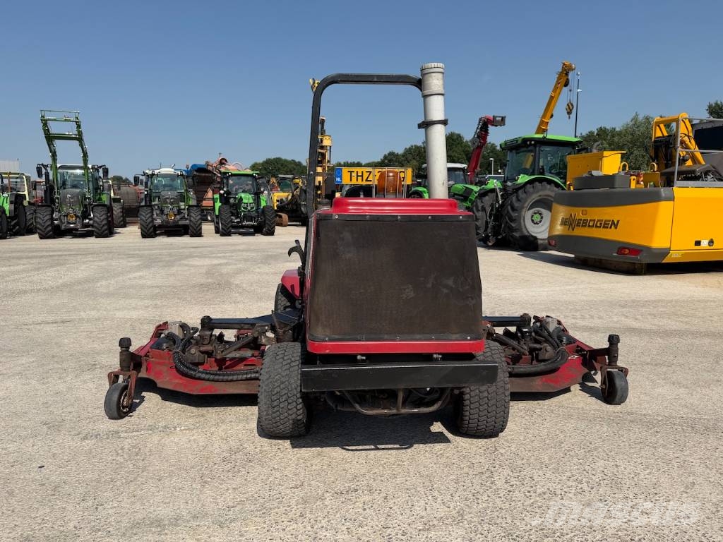 Toro Groundmaster 4000D ركوب الحشائش