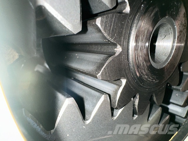 Komatsu PC 600 LC-8 USED PARTS Lánctalpas kotrók