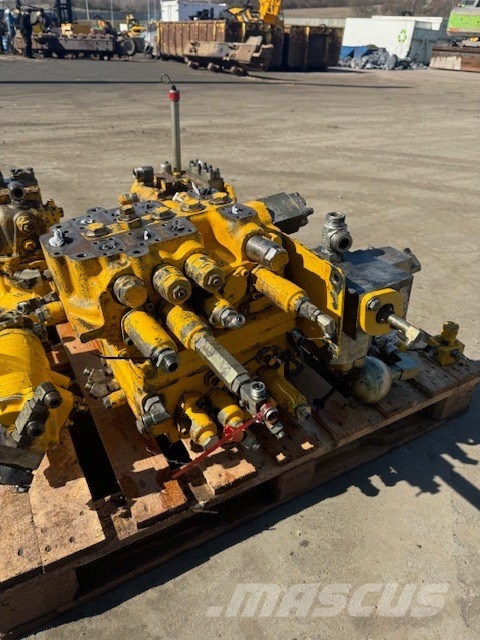 Komatsu PC 600 LC-8 USED PARTS Lánctalpas kotrók