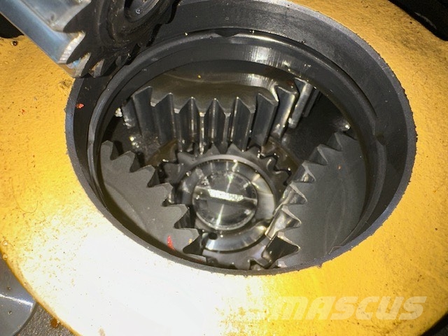 Komatsu PC 600 LC-8 USED PARTS Lánctalpas kotrók