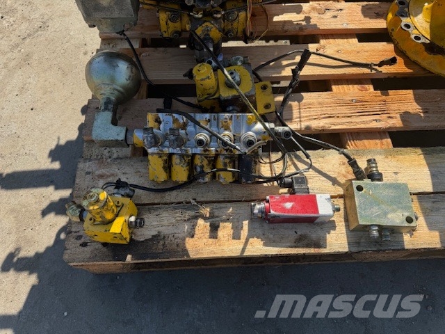 Komatsu PC 600 LC-8 USED PARTS Lánctalpas kotrók
