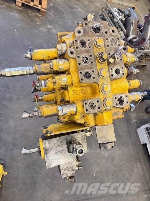 Komatsu PC 600 LC-8 USED PARTS Lánctalpas kotrók