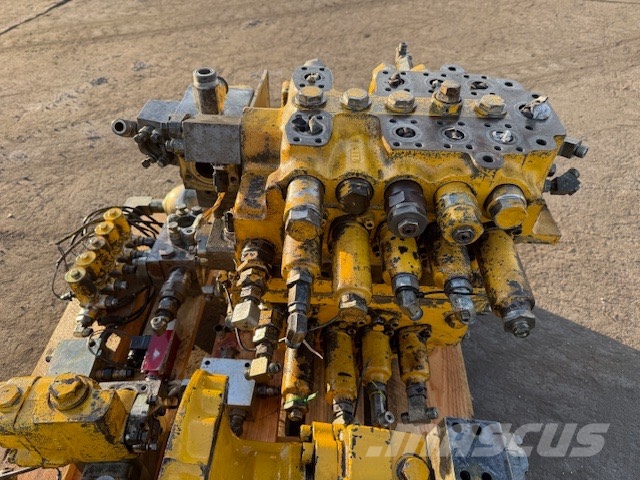 Komatsu PC 600 LC-8 USED PARTS Lánctalpas kotrók