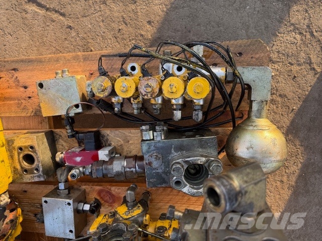Komatsu PC 600 LC-8 USED PARTS Lánctalpas kotrók