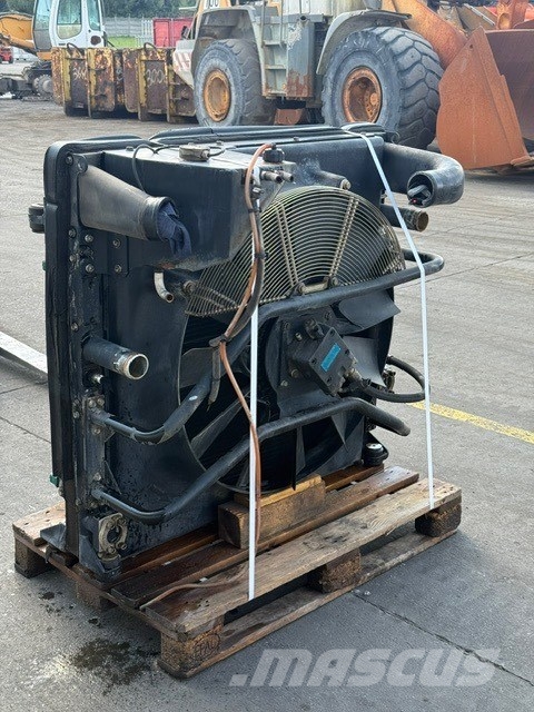 Liebherr R 924 C USED COOLER 라디에이터
