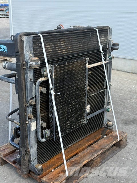 Liebherr R 924 C USED COOLER 라디에이터