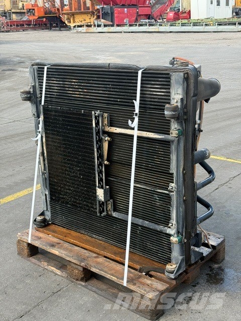 Liebherr R 924 C USED COOLER 라디에이터