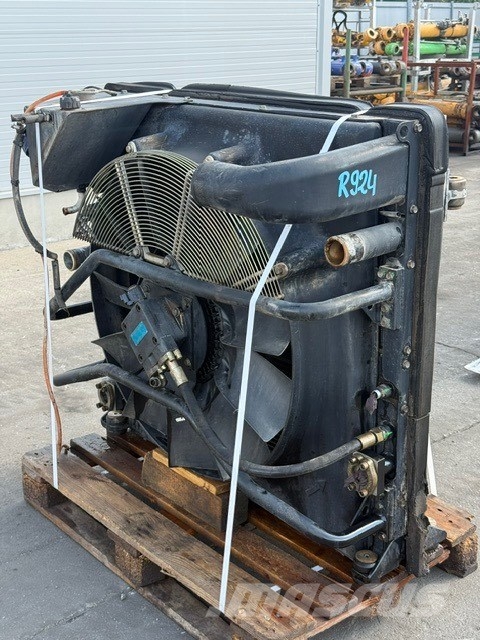 Liebherr R 924 C USED COOLER 라디에이터