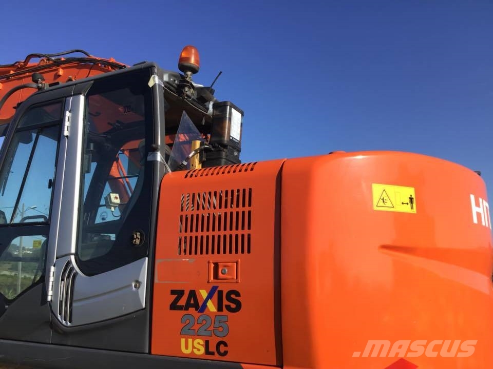 Hitachi ZX 225 US LC-3 حفارات زحافة