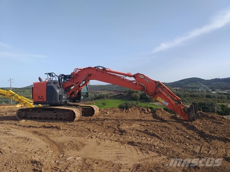 Hitachi ZX 225 US LC-3 حفارات زحافة