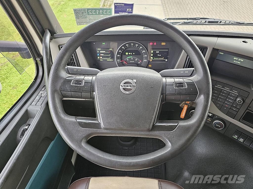 Volvo FM 330 Globetrotter NL truck BDF Chariots à câble démontable
