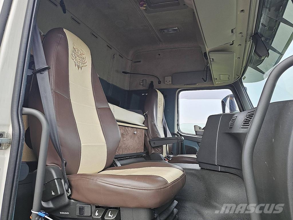 Volvo FM 330 Globetrotter NL truck BDF Chariots à câble démontable