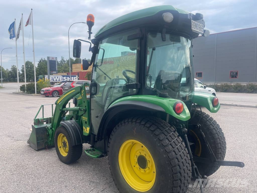 John Deere 3520 جرارات مدمجة
