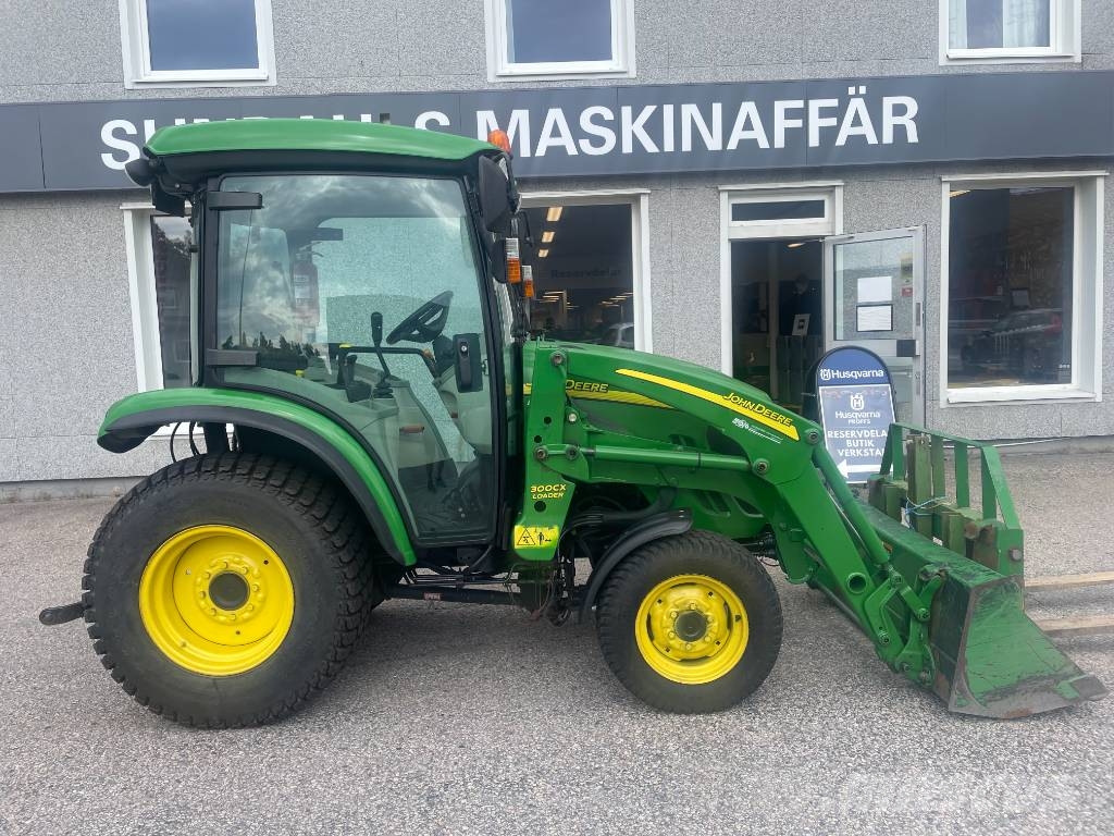 John Deere 3520 جرارات مدمجة