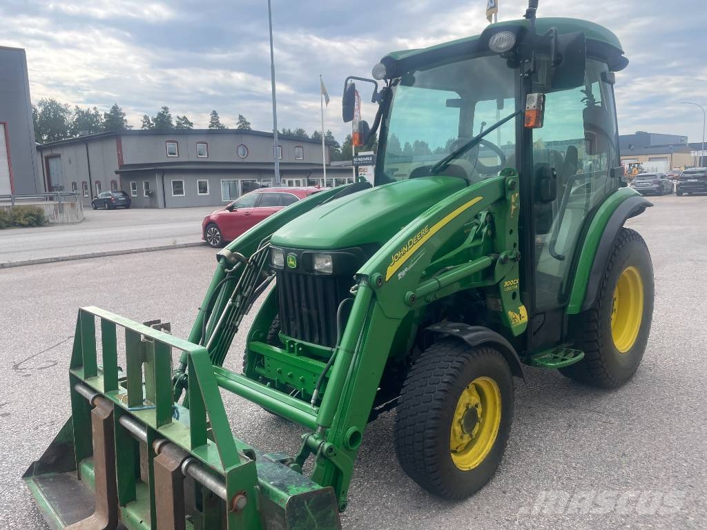 John Deere 3520 جرارات مدمجة