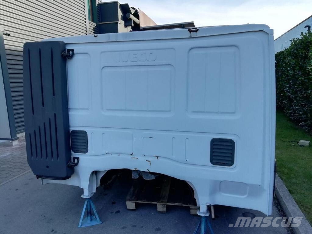 Iveco STRALIS AT SLEEPING CAB EURO 5 2008 -> Cabinas e interior