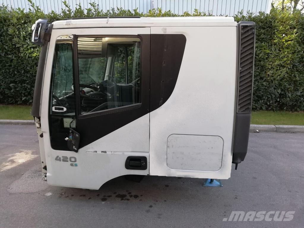 Iveco STRALIS AT SLEEPING CAB EURO 5 2008 -> Cabinas e interior