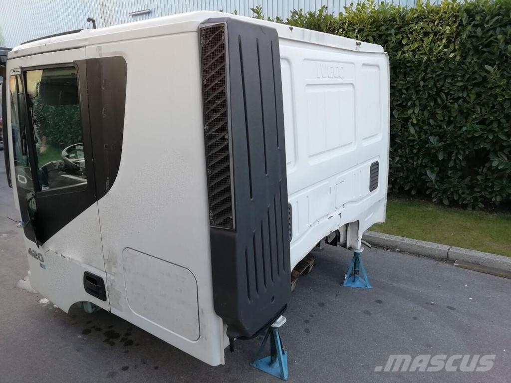 Iveco STRALIS AT SLEEPING CAB EURO 5 2008 -> Cabinas e interior
