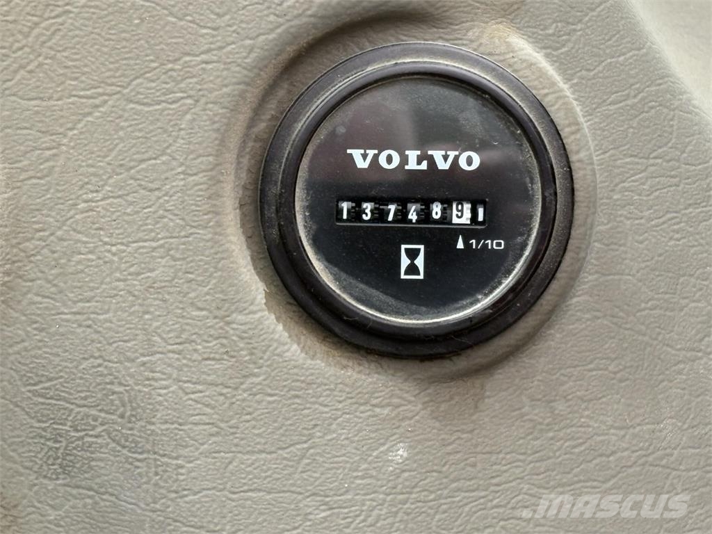 Volvo EC220DL Верижен екскаватор