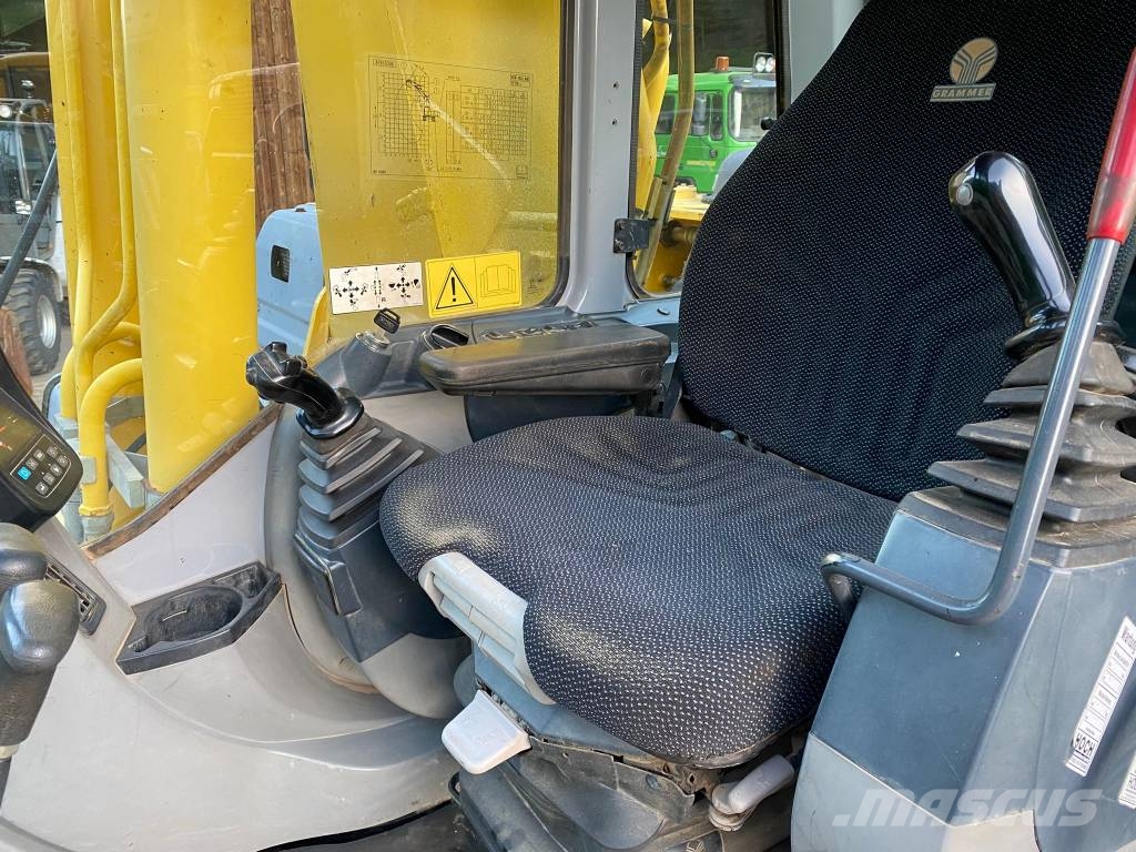 New Holland E 215 B Rupsgraafmachines