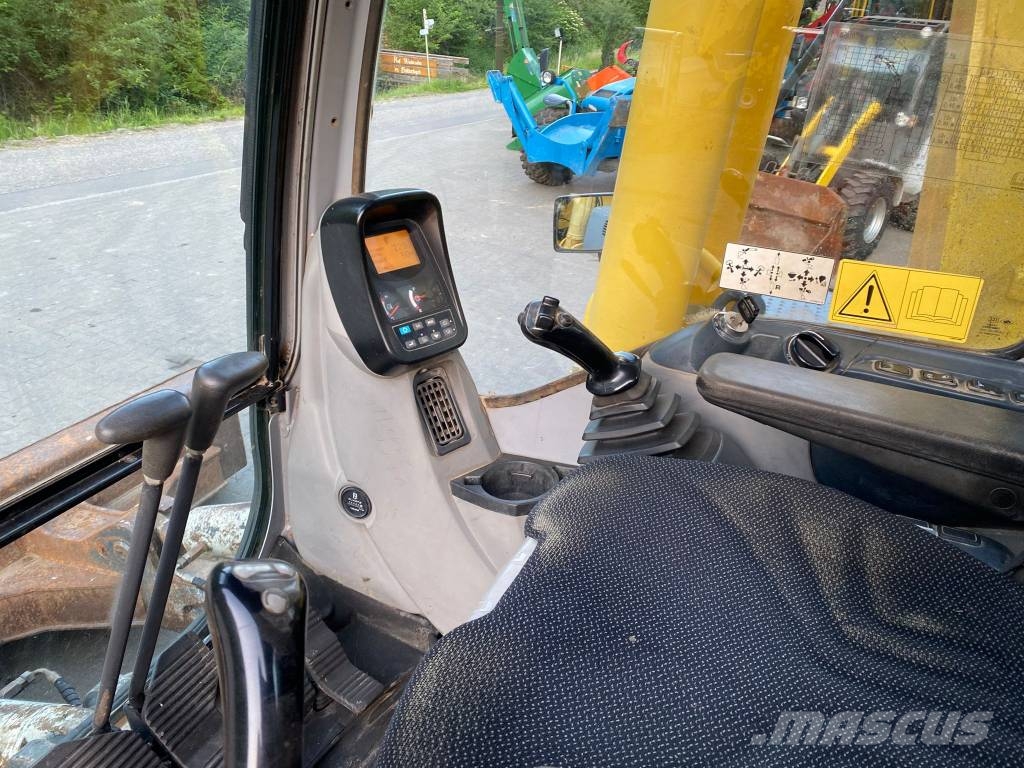 New Holland E 215 B Rupsgraafmachines