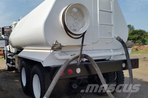 Mack water truck GU813E Tsisternveokid