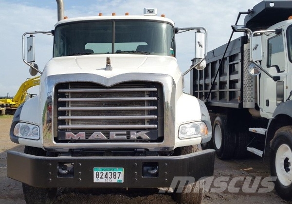 Mack water truck GU813E Tsisternveokid