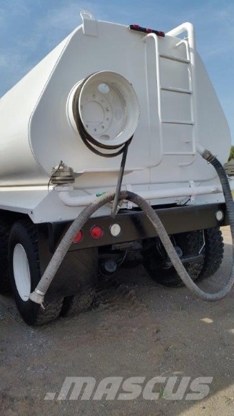 Mack water truck GU813E Tsisternveokid