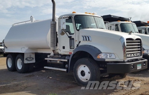 Mack water truck GU813E Tsisternveokid
