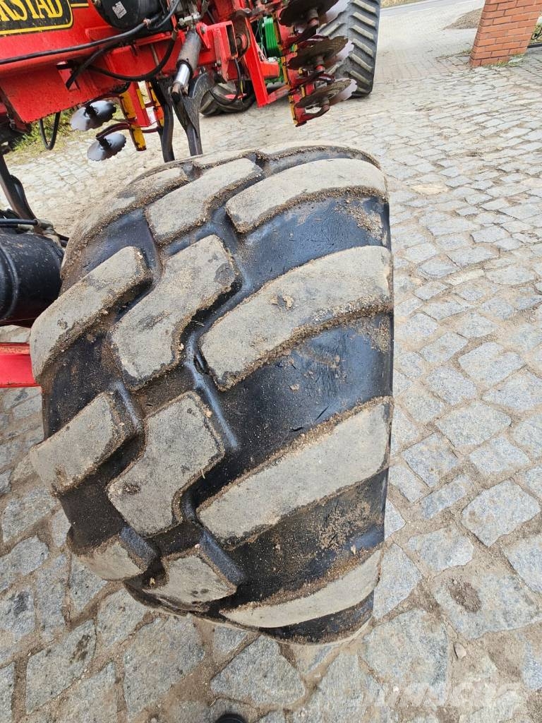 Väderstad TopdownTD700 砕土機