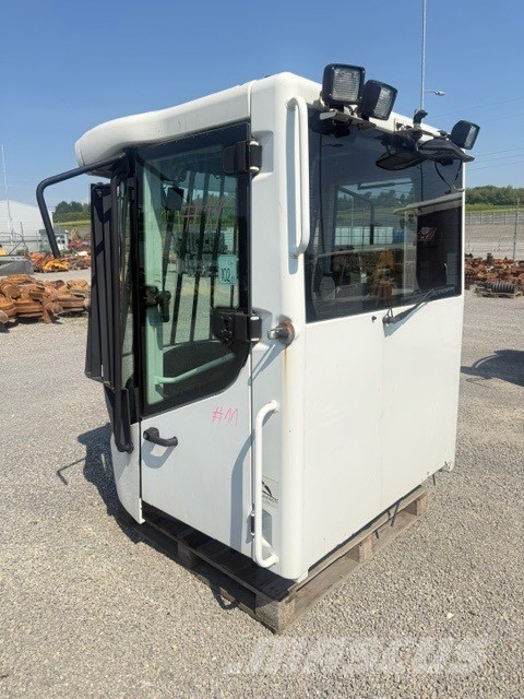 Liebherr L 524,L538 L556 USED CAB كابينة والداخلية