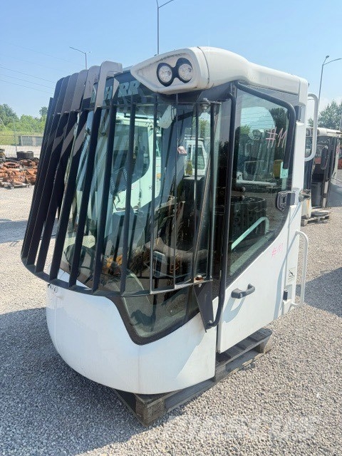 Liebherr L 524,L538 L556 USED CAB كابينة والداخلية