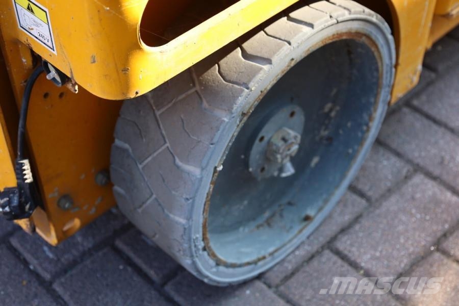 Haulotte Compact 10 Electric, 10m Working Height, 450kg Cap Saxliftar