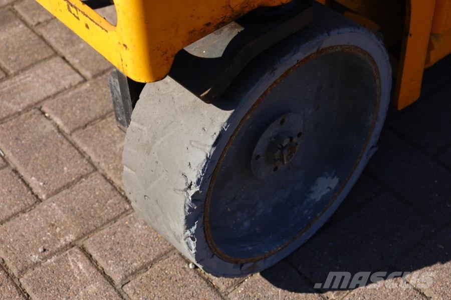 Haulotte Compact 10 Electric, 10m Working Height, 450kg Cap Saxliftar