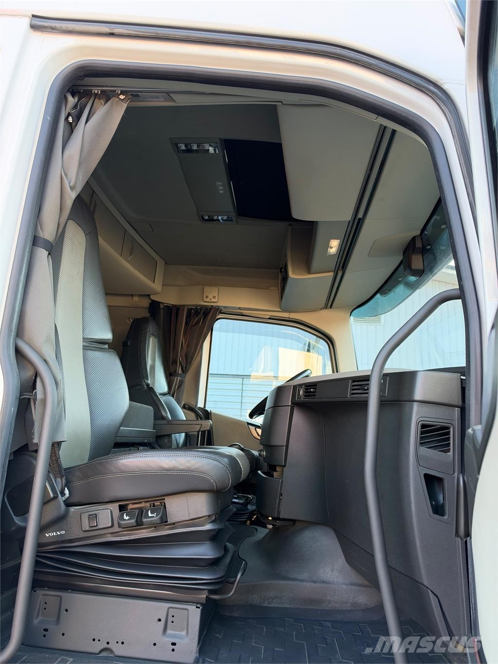 Volvo FH500 6x2 i-save شاحنات ذات هيكل صندوقي