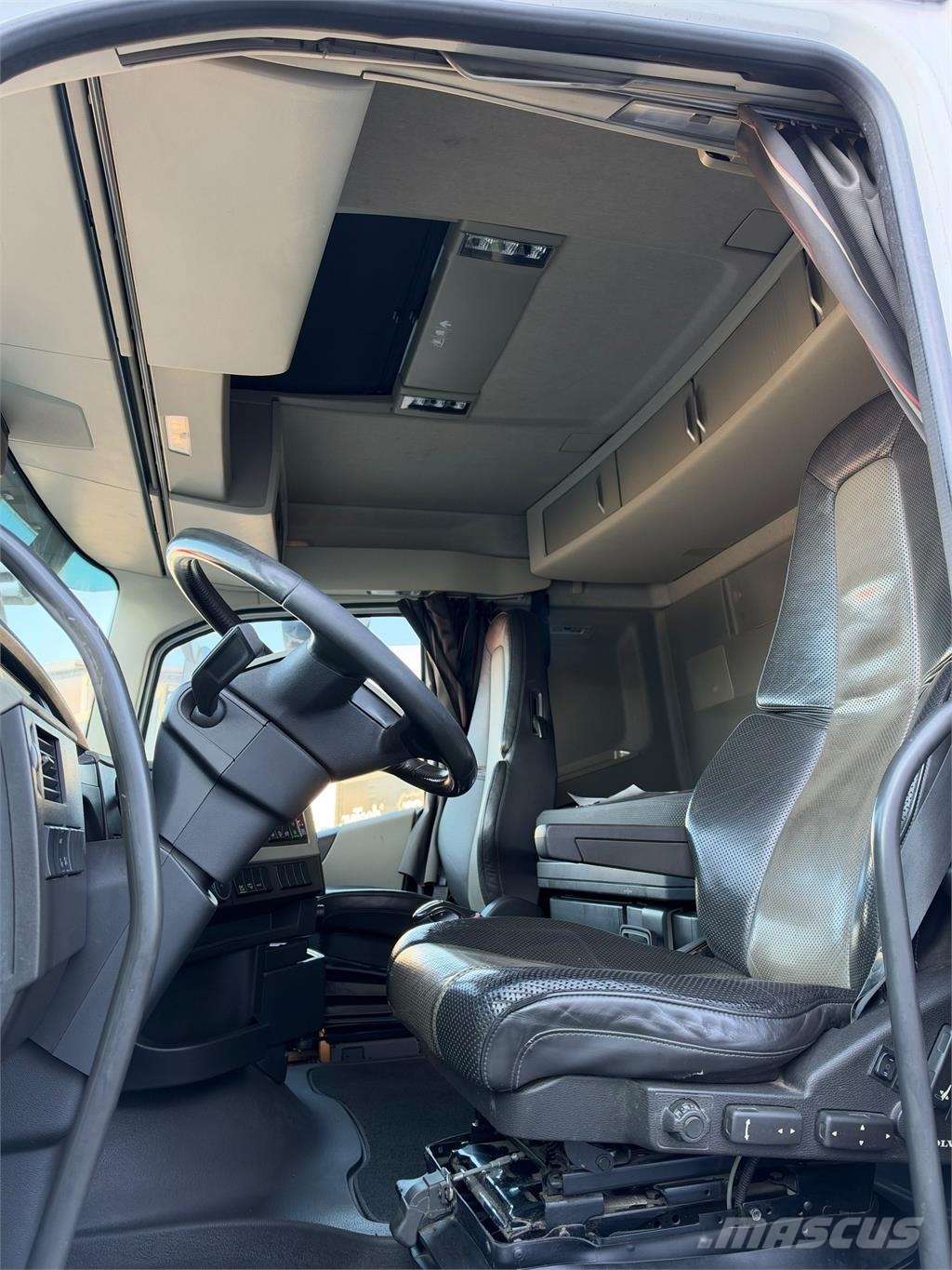 Volvo FH500 6x2 i-save شاحنات ذات هيكل صندوقي