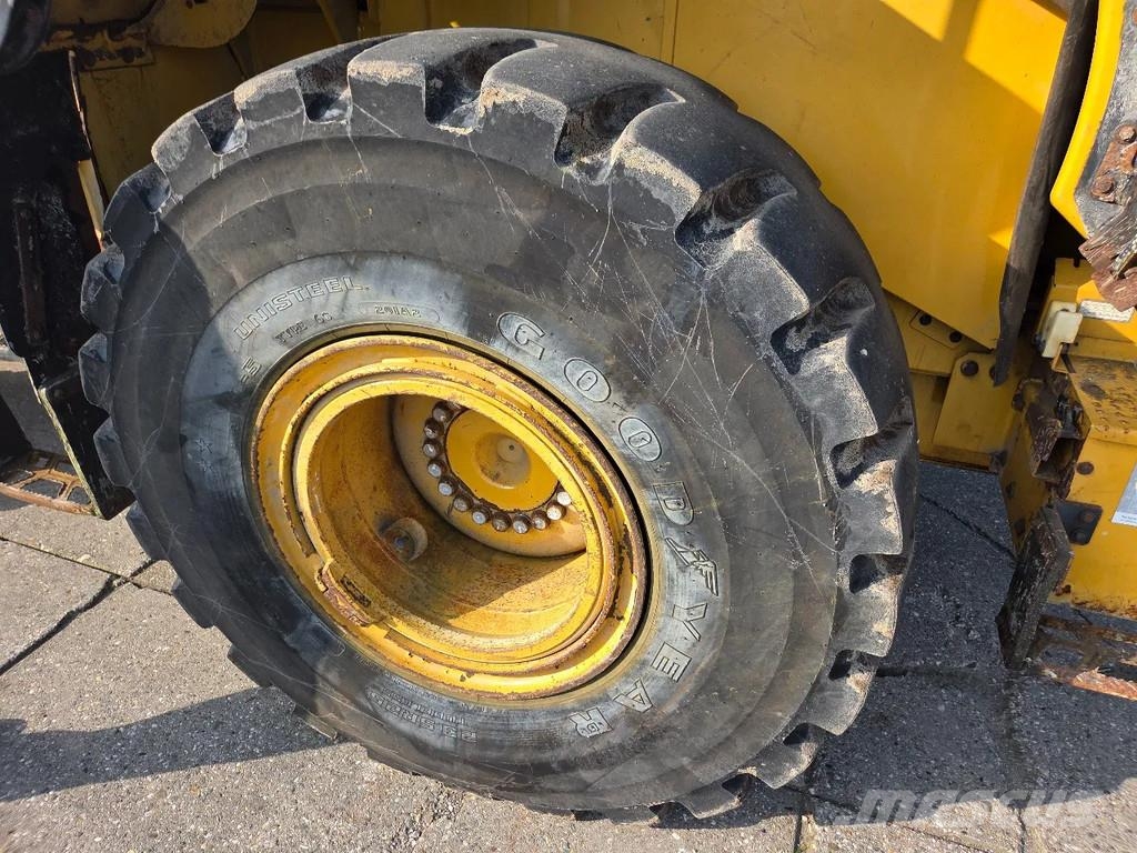 CAT 962M met airco Gumikerekes homlokrakodók