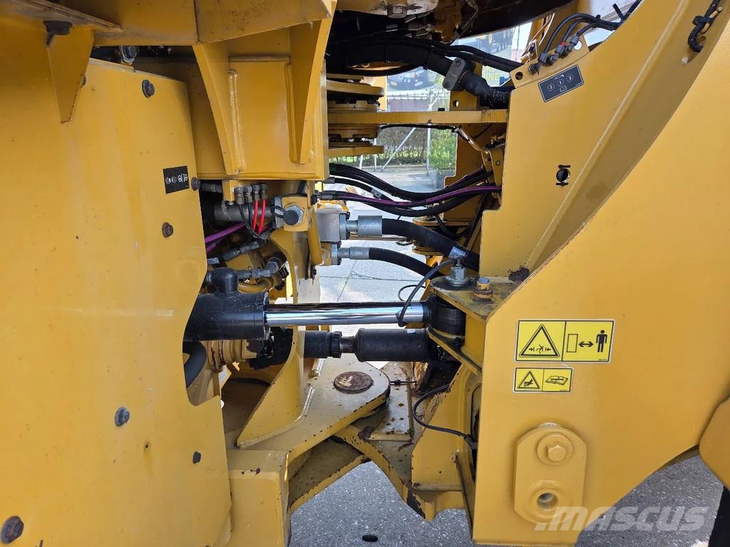CAT 962M met airco Gumikerekes homlokrakodók