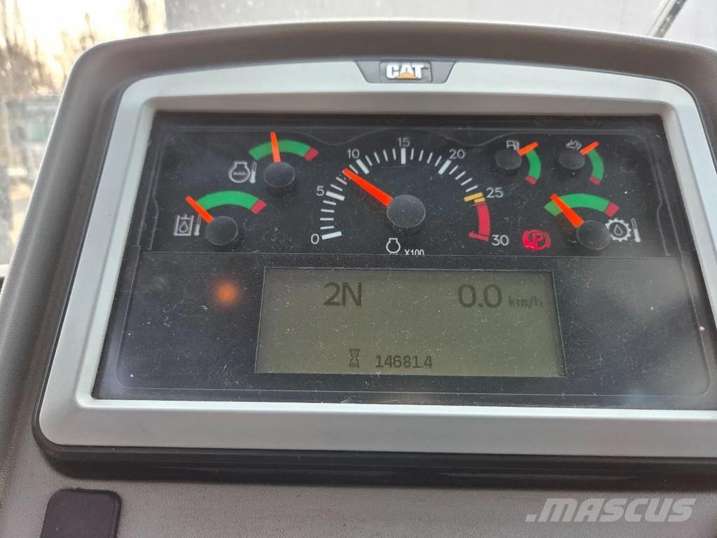 CAT 962M met airco Gumikerekes homlokrakodók